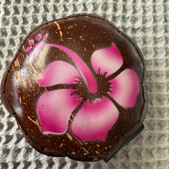 Gorgeous Coconut Shell Coin purses! - Picture 5 of 7